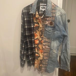 Sz small but fits like a M . Nice two tone plade button up